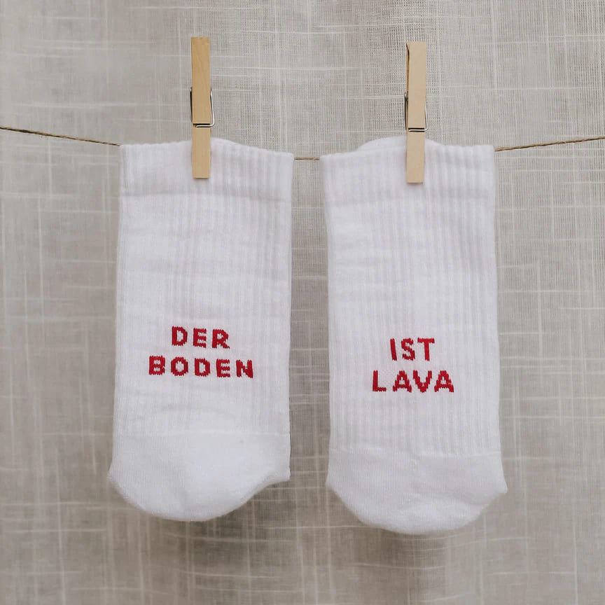 Socken "Boden ist Lava"