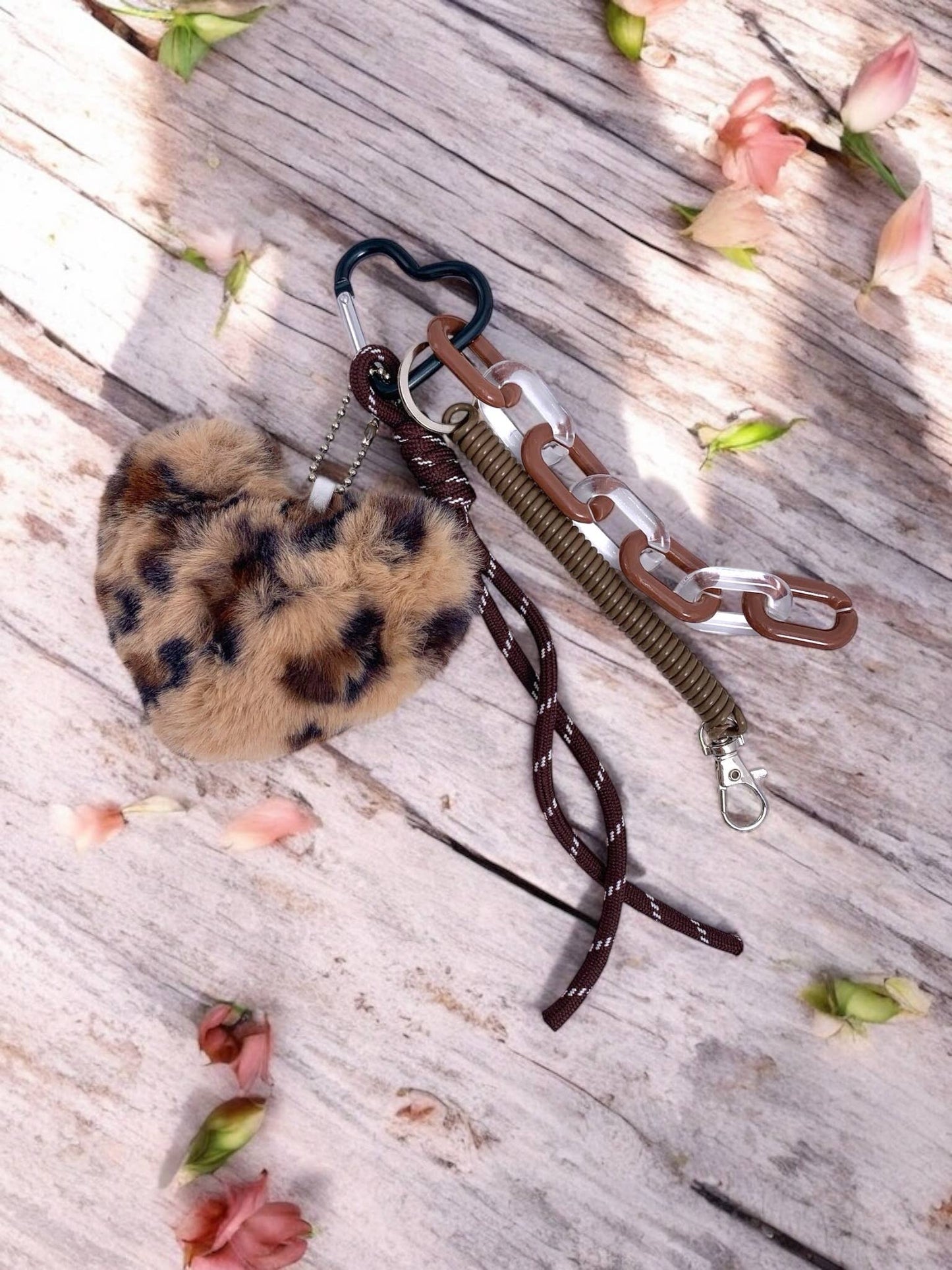 BYREN | ÉLINE L'ATELIER - Leopard-Herz Taschenanhänger und Schlüsselanhänger PC09