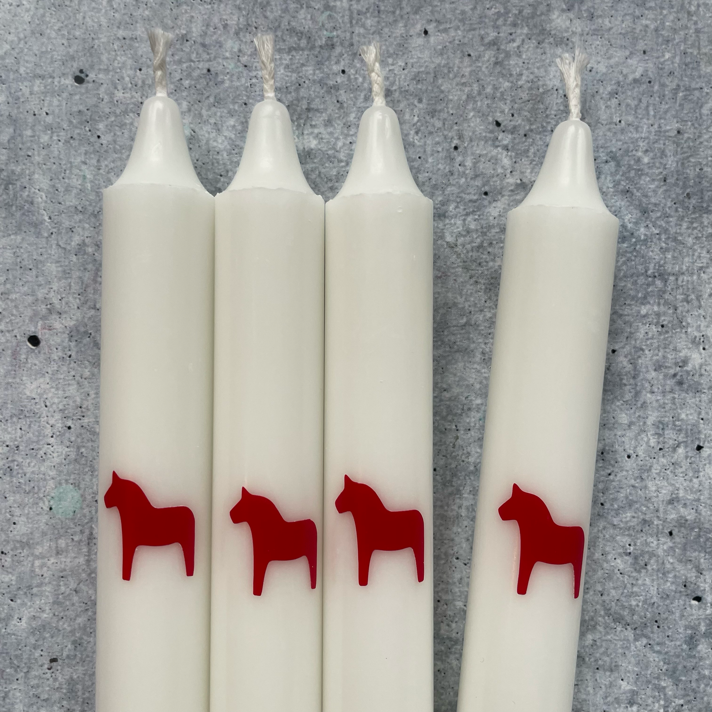 Wolkenreich - Dip Dye Kerzen | Dala Pferd rot-weiß | 4er Set